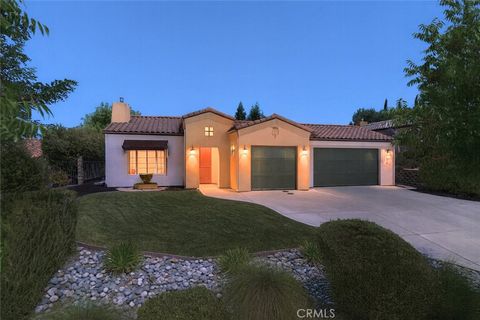 Photo of 959 Vista Cerro Drive, Paso Robles, CA 93446 (MLS # NS25176996) Photo of 959 Vista Cerro Drive, Paso Robles, CA 93446 (MLS # NS25176996)