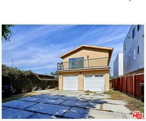 Photo of 601 W 84th Street, Los Angeles, CA 90044 (MLS # 25622343)