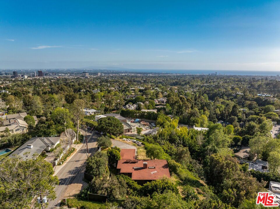 747 N Tigertail Road