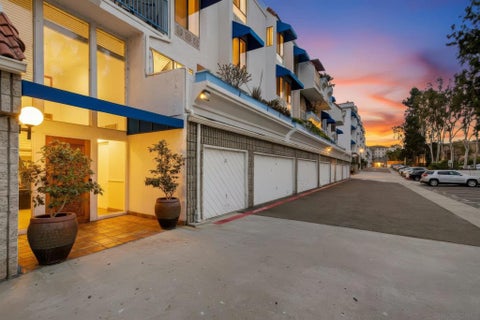 Tiny photo for 8332 Regents Rd Rd #B, San Diego, CA 92122 (MLS # 260017819SD)