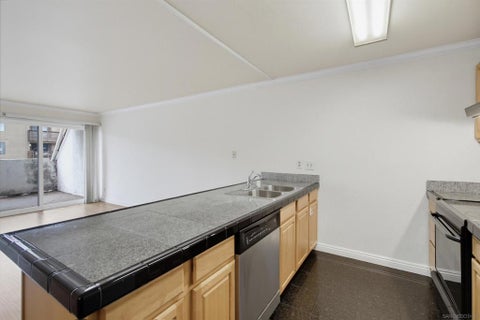 Tiny photo for 8332 Regents Rd Rd #B, San Diego, CA 92122 (MLS # 260017819SD)
