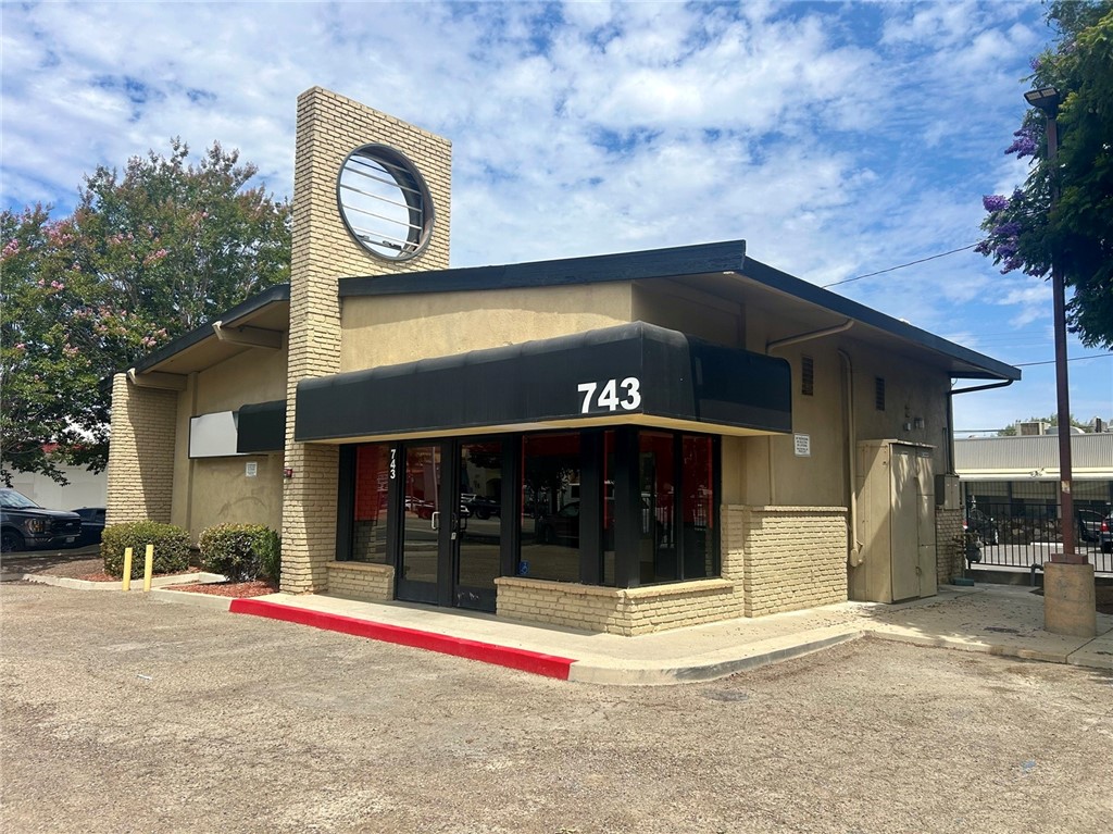 743 E Main