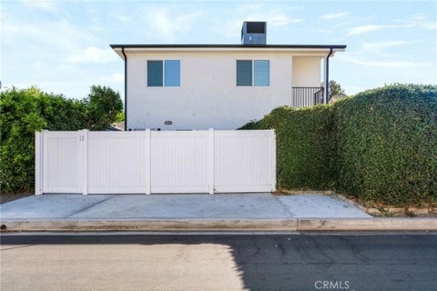 Photo of 6512 Gloria Avenue, Van Nuys, CA 91406 (MLS # SR26231396)
