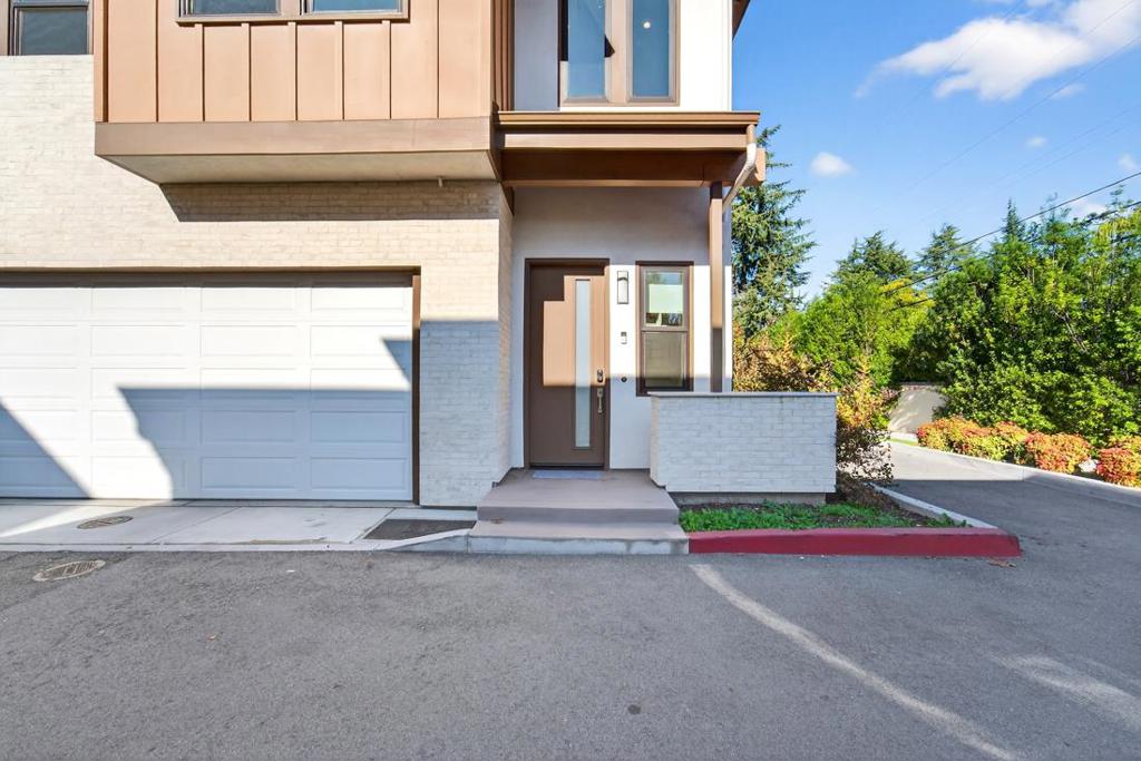 105 Hildebrand Drive