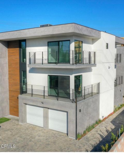 Photo of 5626 Auckland Avenue, Los Angeles, CA 91601 (MLS # P1-26165)