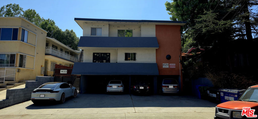 1433 N Martel Avenue