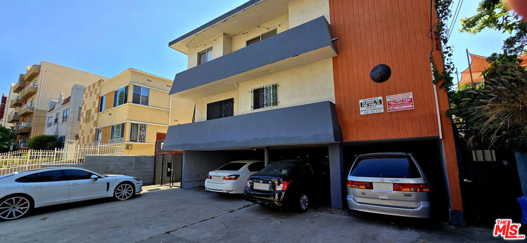 1433 N Martel Avenue
