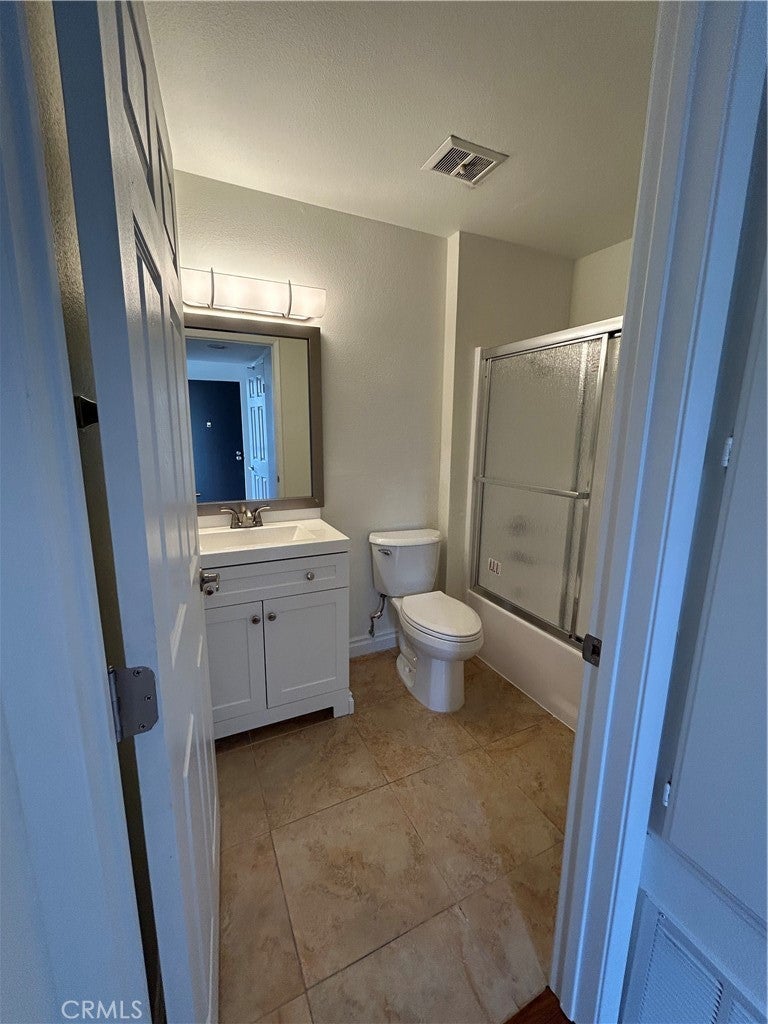 21520 Burbank 303