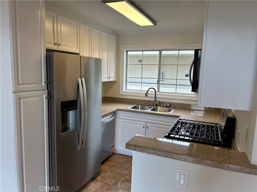 21520 Burbank 303
