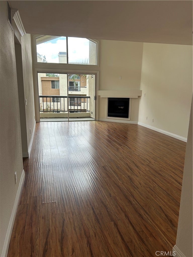 21520 Burbank 303