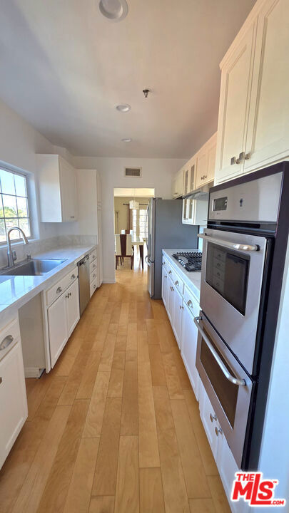 2205 S Bentley Avenue 302