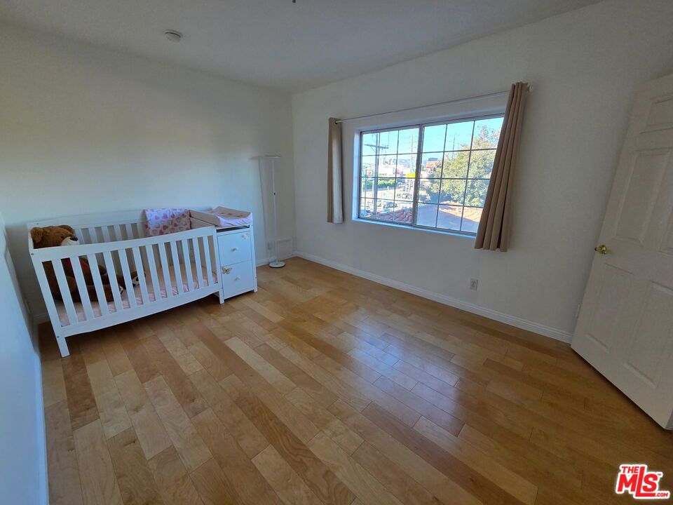 2205 S Bentley Avenue 302