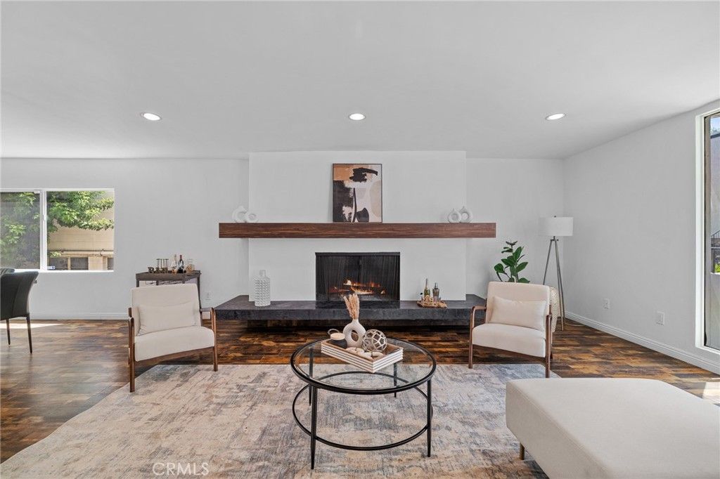 Photo of 5339 Newcastle Avenue #112, Encino, CA 91316 (MLS # SR25185413)