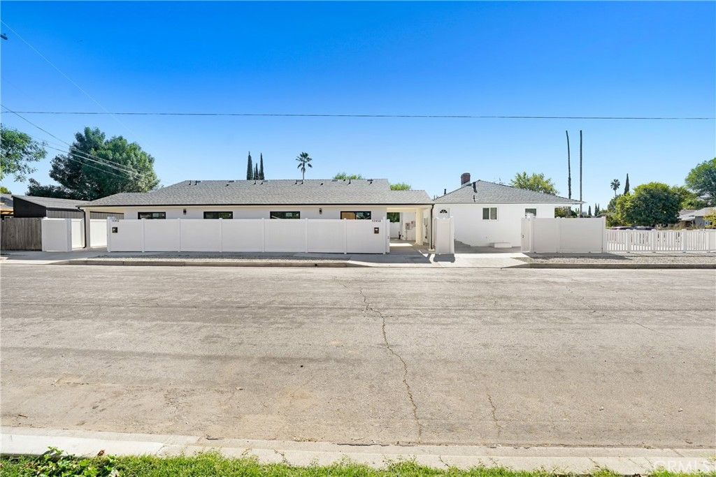 Photo of 7454 Gaviota Avenue, Van Nuys, CA 91406 (MLS # SR25258065)