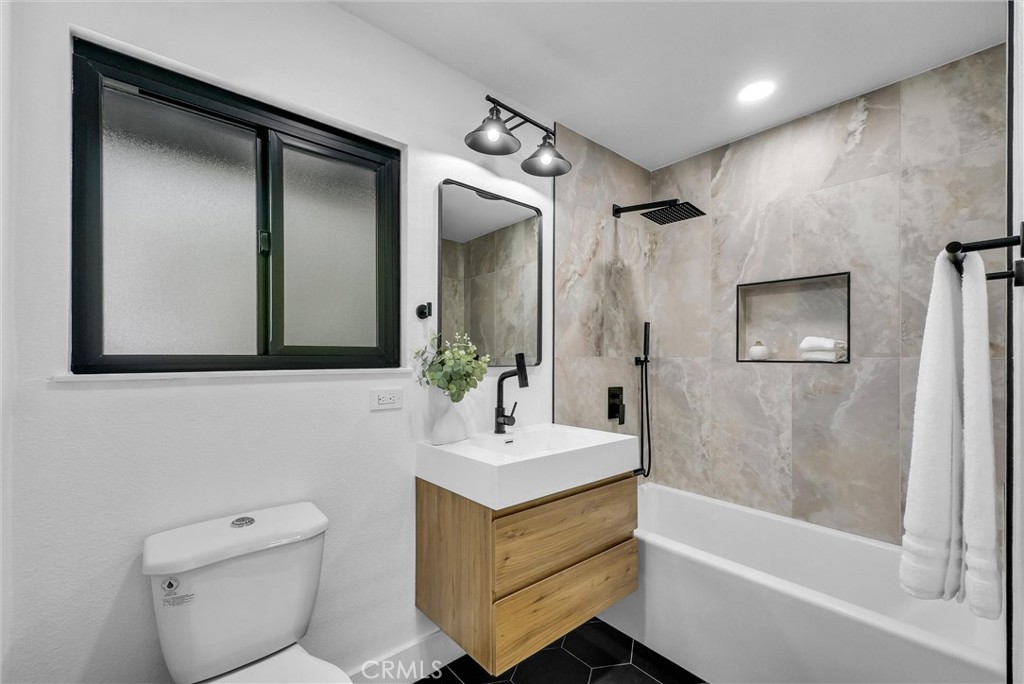 Huntington Beach, California, 92646, United States, 5 Bedrooms Bedrooms, ,4 BathroomsBathrooms,Residential,Active,2042187