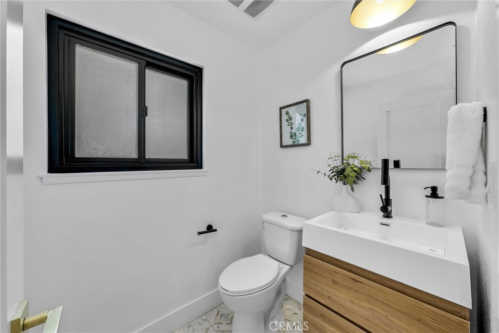 Huntington Beach, California, 92646, United States, 5 Bedrooms Bedrooms, ,4 BathroomsBathrooms,Residential,Active,2042187