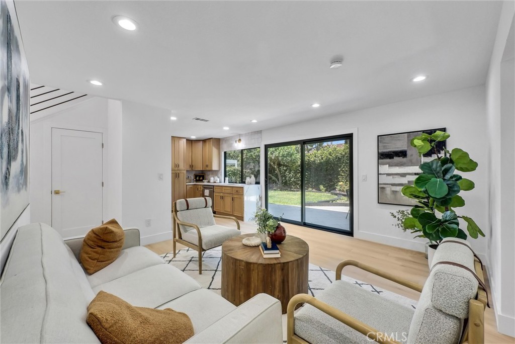 Huntington Beach, California, 92646, United States, 5 Bedrooms Bedrooms, ,4 BathroomsBathrooms,Residential,Active,2042187