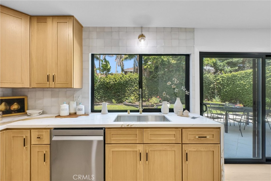 Huntington Beach, California, 92646, United States, 5 Bedrooms Bedrooms, ,4 BathroomsBathrooms,Residential,Active,2042187