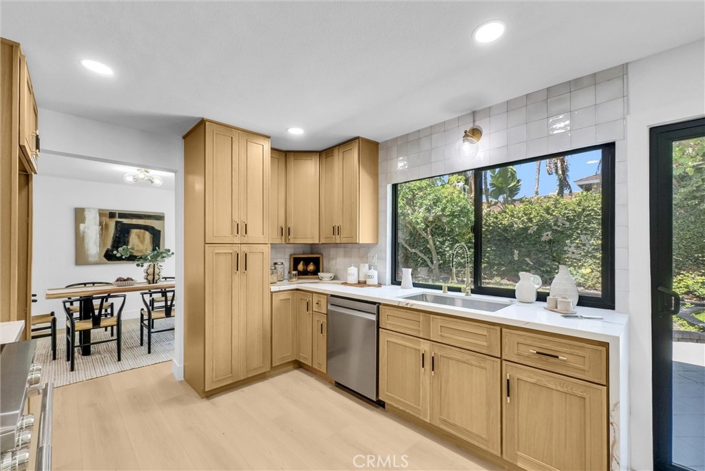 Huntington Beach, California, 92646, United States, 5 Bedrooms Bedrooms, ,4 BathroomsBathrooms,Residential,Active,2042187