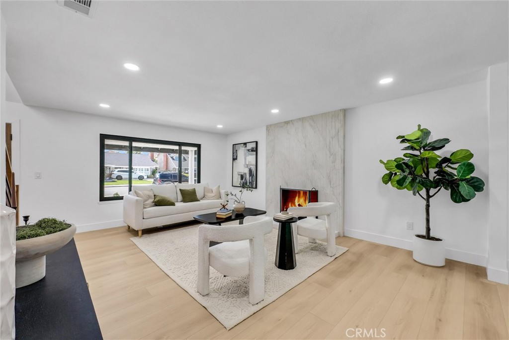 Huntington Beach, California, 92646, United States, 5 Bedrooms Bedrooms, ,4 BathroomsBathrooms,Residential,Active,2042187