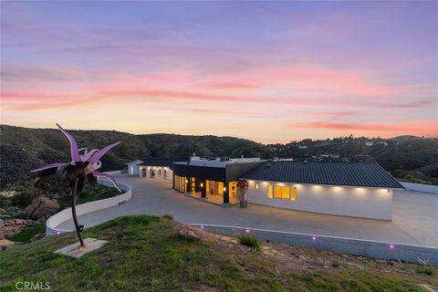 Photo of 109 Buckskin Road, Bell Canyon, CA 91307 (MLS # SR25186642) Photo of 109 Buckskin Road, Bell Canyon, CA 91307 (MLS # SR25186642)