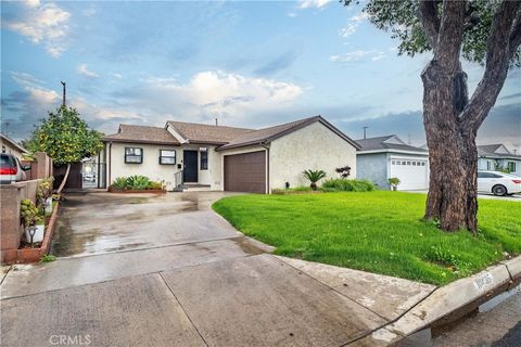 Photo of 10435 Molette St, Bellflower, CA 90706 (MLS # PW25263375)