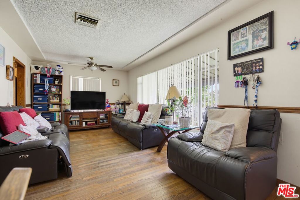 291 Simmons Avenue, Montebello CA 90640
