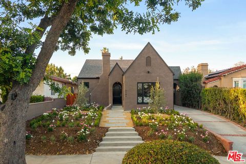 Photo of 3749 W 59th Street, Los Angeles, CA 90043 (MLS # 26775547)