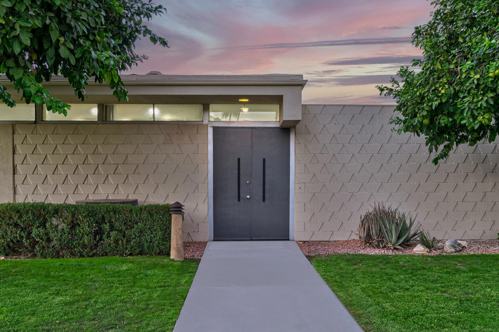 314 Desert Lakes Drive