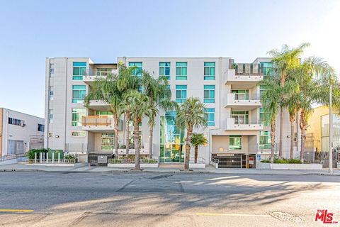 Photo of 332 S Oxford Avenue #106, Los Angeles, CA 90020 (MLS # 26634177)
