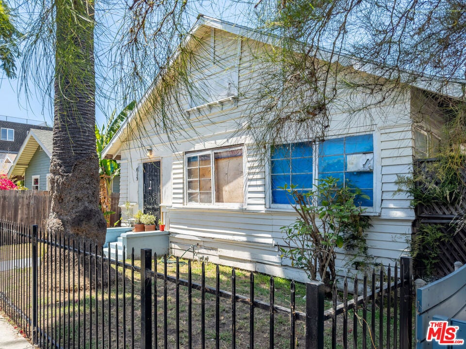 615 San Juan Avenue, Los Angeles CA 90291