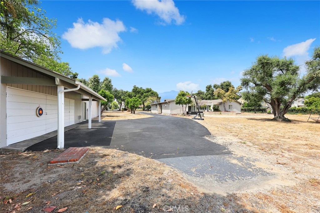 8910 Ardendale Avenue