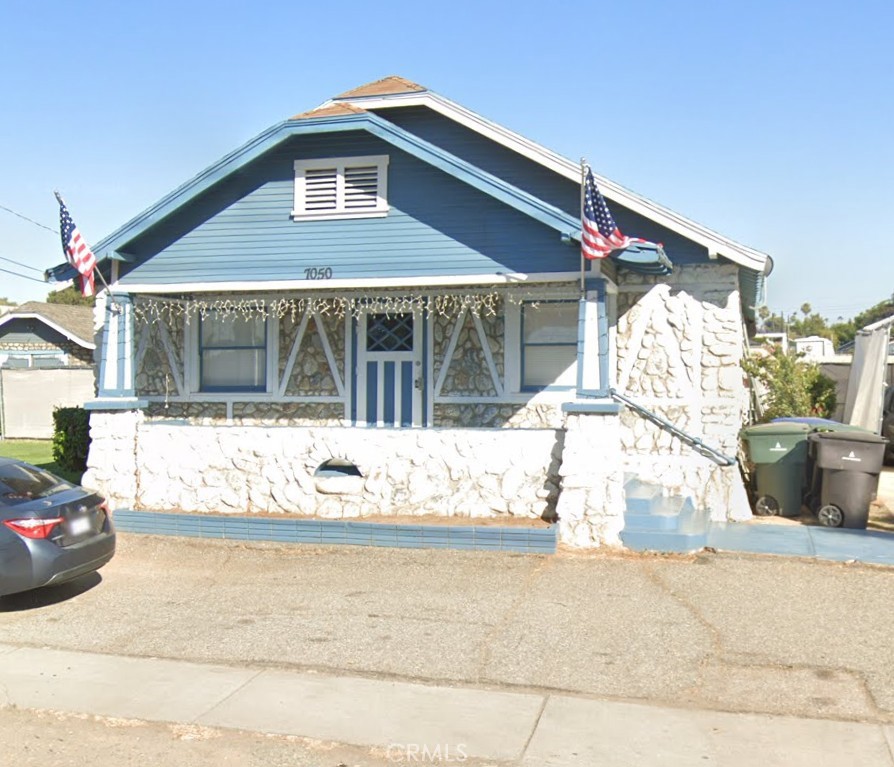 Charming 1927 single-story home in the heart of Riverside’s Orange Acres! Situated on a spacious 21,344 SF lot, this 2-bedroom, 1.5-bath residence offers 1,530 SF of living space and vintage charm throughout. Ideal for buyers seeking a home with character and a generous outdoor area. Close to nearby schools, parks, and easy access to major roads.