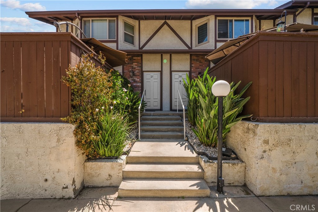10480 Sunland Boulevard 27