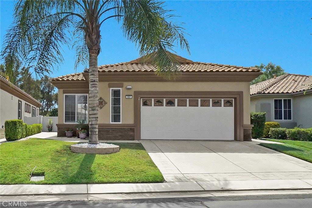 S.Q. per tax roll. NO MELLO ROOSE TAX. View! View! 2,349 Elevation location! 2 Bedroom + Office and 1.75 bath, Beautiful Pave plan by Putte (Diamond Series). Remodeled like model home staged. Brand new interior painting including garage. Ceramic tile flooring except brand new carpet in office and both bedrooms. Open floor plan and large living room looking the nice patio and view of the back yard with trees and open sky and etc.... Large back yard with fruit trees - pergola area. close to Gate 2, walking distance to the Pool & Spa, tennis court, Bocce ball, and pickle ball. Walking distance to super market, resturant, 3 banks, Home Depot, Best Buy, Walmart. Appx. 8 miles to famous Cabazon outlet, 9 miles to Morongo, 30 miles to Palm Spring. Full service restaurant in main clubhouse and lounge. Activities galore and Executive Golf course, 7,017 yard Championship Golf Course 72 par. ... Must see this beautiful model like house. Must see it.
It won't less long!! House is selling "AS IS"