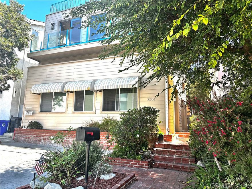 Remodeled unit with 2 spacious bedrooms, 1+ 1/2 baths and what a location! JUST STEPS TO BEACH !You are surrounded by parks, green belt, tennis courts and Sand Dune ,all just steps  away...For those who love to exercise, just stroll to beach through Bruce Park  to  Exercise Parquette or use the waves for surfing !!

Laundry room with full size washer and dryer are in unit, private 2 car parking in front, great room open to remodeled kitchen with all appliances . Private little courtyard behind with extra  inclosed storage .Owner's unit above was built in 1989 with 3' space between the ceiling of this unit and owner's unit  to create privacy ...