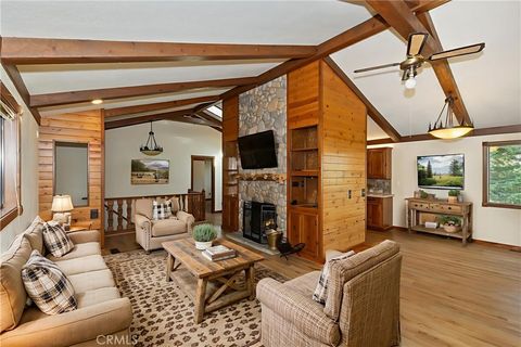 Photo of 501 Wellsley Drive, Lake Arrowhead, CA 92352 (MLS # IG25185208)