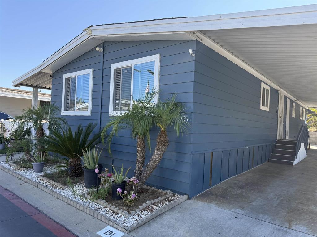 FAMILY PARK LAND OWNED. Hurry, do not miss this opportunity to own your home, instead of renting. Home is well-maintained and has many upgrades, including new flooring, updated bathrooms, and windows. Park has many amenities, including a pool and a very low HOA.