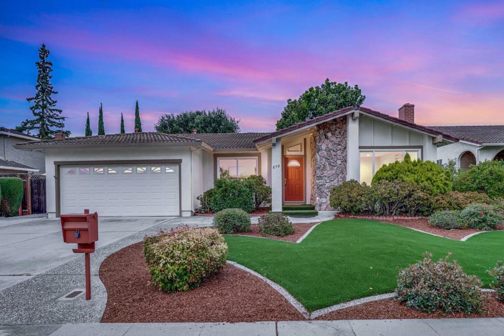 850 Roble Drive