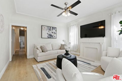 Photo of 442 N Orange Grove Avenue, Los Angeles, CA 90036 (MLS # 26724711)