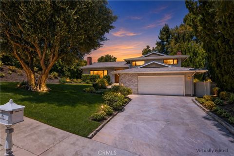 Photo of 4807 Ellenita Avenue, Tarzana, CA 91356 (MLS # SR26161726)