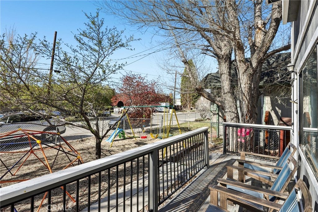 105 E Meadow Lane