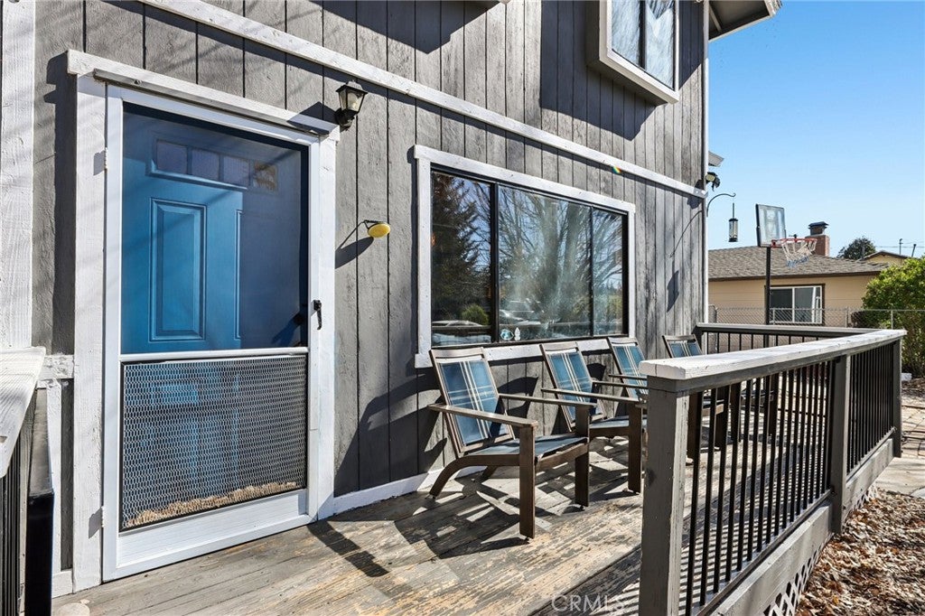 105 E Meadow Lane