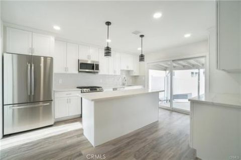 Photo of 17023 Burton St, Van Nuys, CA 91406 (MLS # SR26042659)