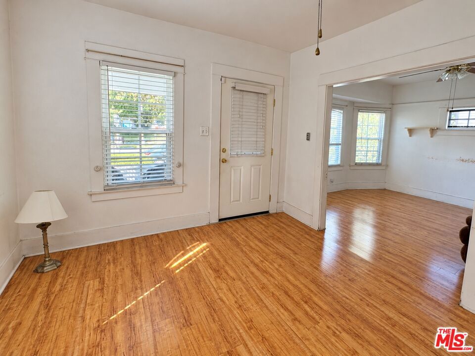 1528 W 36th Street