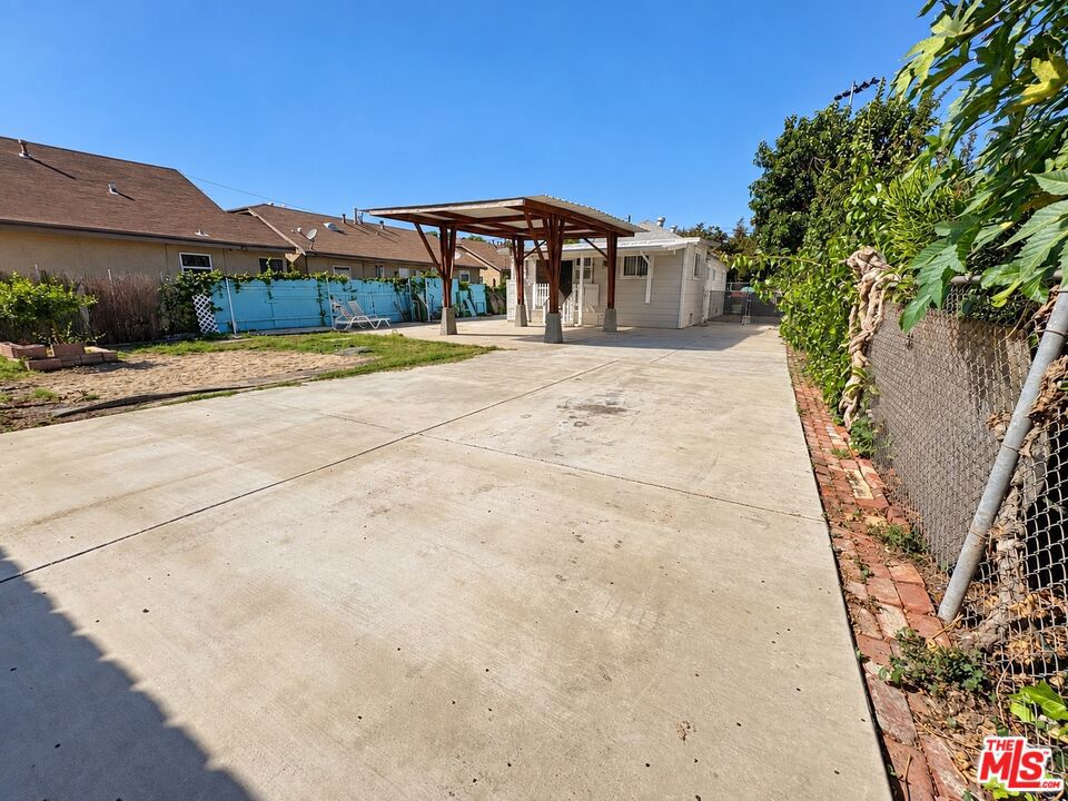 1528 W 36th Street