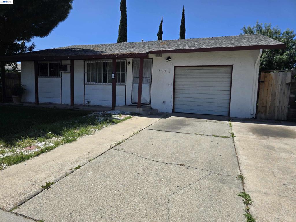 6933 Kermit Ln