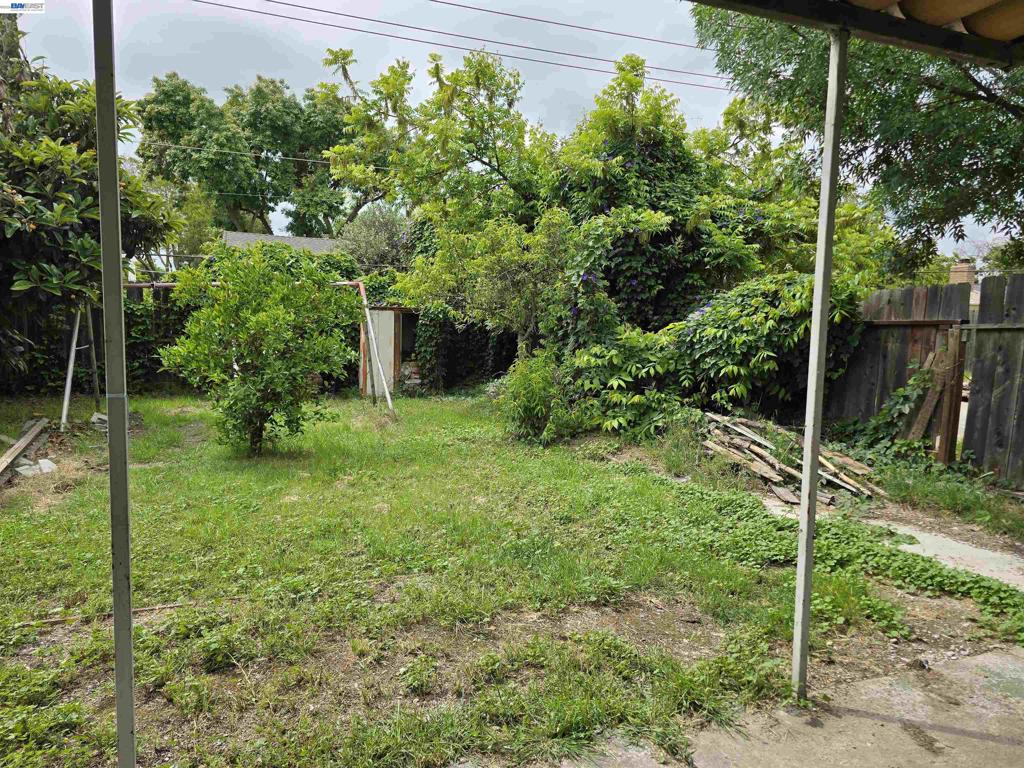 6933 Kermit Ln
