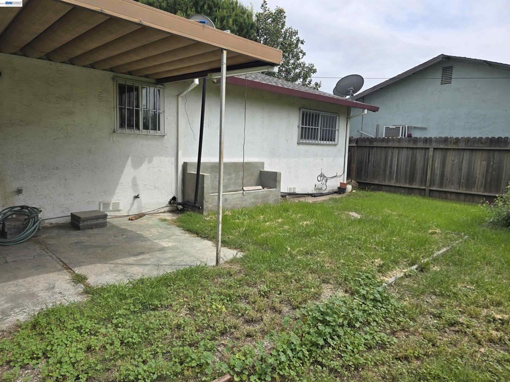 6933 Kermit Ln