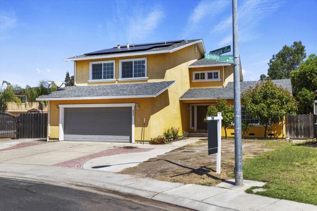 Photo of 800 Treasure Lane, Manteca, CA 95337 (MLS # ML82034829)